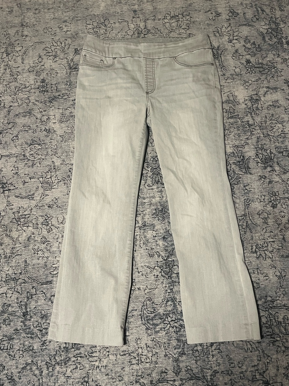 Chico’s pull on slim boot cut pants